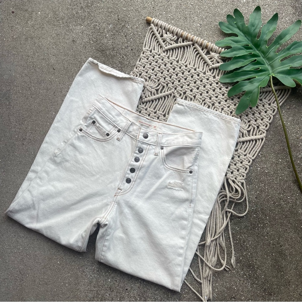 Levi’s Ribcage Ankle Cream / Off-White High Rise Cropped Jeans Size 25